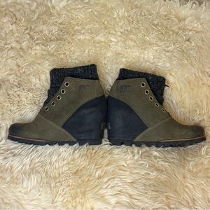 NWOT- SOREL Joanie Sweater Wedge Booties.